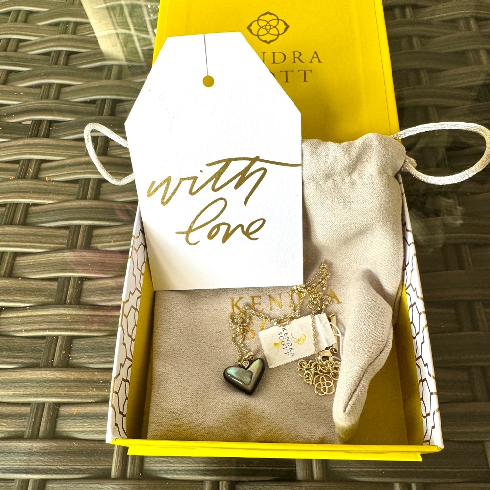 New Kendra Scott Poppi Abalone Puffed Heart Necklace - Picture 2 of 4